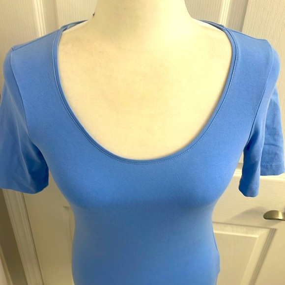 H&M Modern Classic Blue Short Sleeve Tee Scoop Neckline Stretchy Fabric Size S - Picture 5 of 11